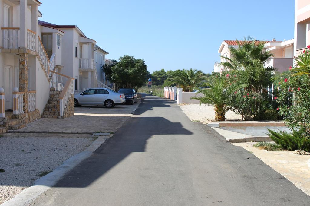 Apartments Villa Engeli Vir Exterior foto